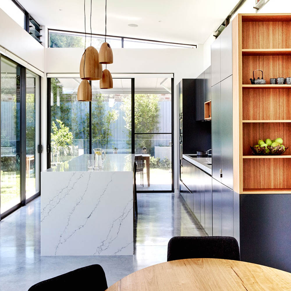 white gloss kitchen cupboards