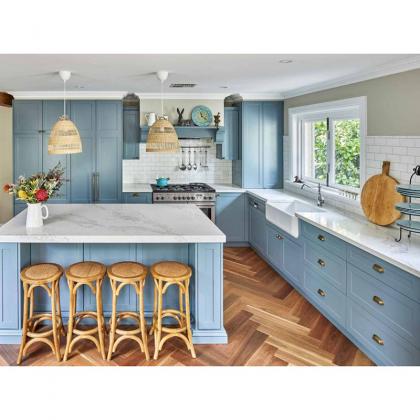 Traditional navy Blue kitchen cabinet